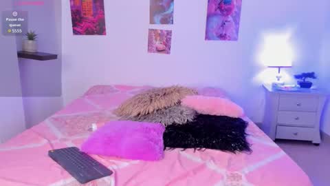 ebony_cute9 online show from December 3, 3:14 am