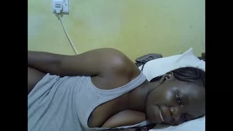 Snapshot of ebony_cutiee chatting on May 26, 7:10 pm ebony_cutiee online show from May 26, 7:10 pm