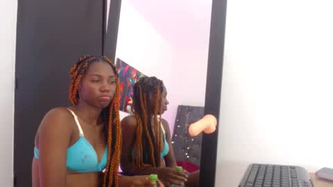 Snapshot of ebony_fantasy_ chatting on December 17, 7:59 pm Natalia online show from December 17, 7:59 pm