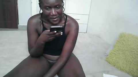 Snapshot of ebony_sisie chatting on March 16, 9:46 am ebony_sisie online show from March 16, 9:46 am