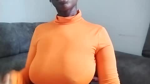 Snapshot of ebonycandymelani chatting on February 16, 1:27 pm Ebony Melanie online show from February 16, 1:27 pm