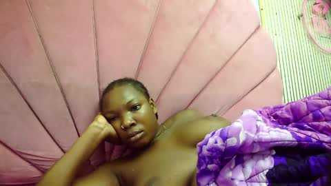 Snapshot of ebonykissxx chatting on May 28, 11:35 pm ebonykissxx online show from May 28, 11:35 pm