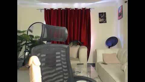 Snapshot of ebonyqueen_11 chatting on June 5, 11:05 am Ebonyqueen online show from June 5, 11:05 am
