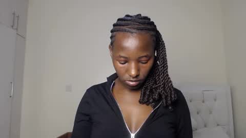 Snapshot of ebonyqueen_11 chatting on June 16, 11:24 am Ebonyqueen online show from June 16, 11:24 am