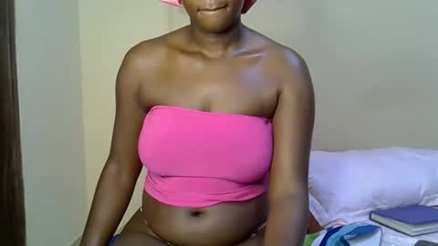 Snapshot of ebonyquin0 chatting on February 24, 10:46 am Lucky online show from February 24, 10:46 am