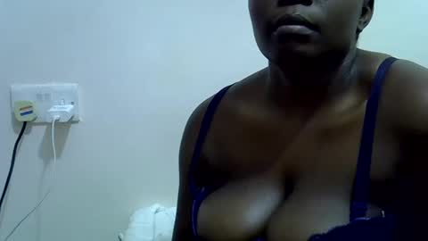 Snapshot of ebonytiffany chatting on January 22, 11:43 pm ebonytiffany online show from January 22, 11:43 pm