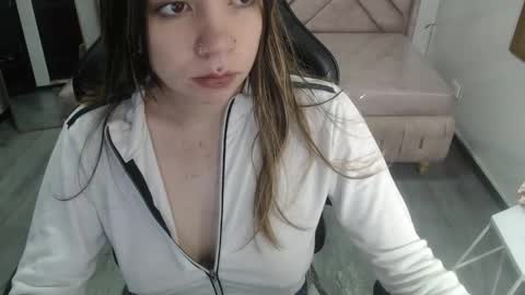 Snapshot of eco_deluna_v chatting on February 27, 2:28 pm Hi Stream 800am to 200pm online show from February 27, 2:28 pm