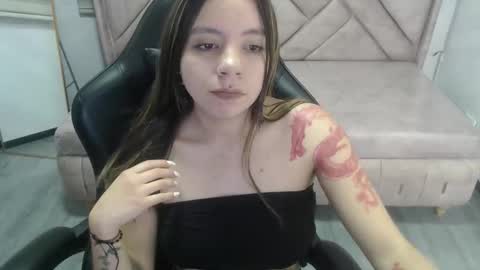 Snapshot of eco_deluna_v chatting on March 21, 2:31 pm Hi Stream 800am to 200pm online show from March 21, 2:31 pm