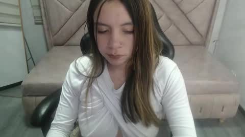 Snapshot of eco_deluna_v chatting on March 24, 2:22 pm Hi Stream 800am to 200pm online show from March 24, 2:22 pm