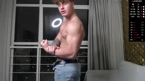 Snapshot of ed_hooligan chatting on April 30, 5:08 pm ed_hooligan online show from April 30, 5:08 pm