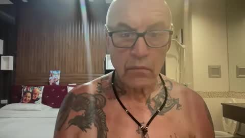 Snapshot of eddelmar chatting on March 25, 9:37 am eddelmar online show from March 25, 9:37 am