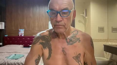 Snapshot of eddelmar chatting on April 16, 1:01 pm eddelmar online show from April 16, 1:01 pm