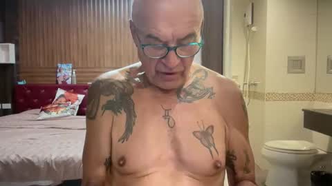 Snapshot of eddelmar chatting on April 18, 9:13 am eddelmar online show from April 18, 9:13 am