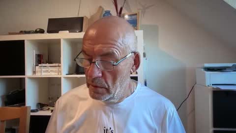 Snapshot of eddelmar chatting on May 23, 2:10 pm eddelmar online show from May 23, 2:10 pm