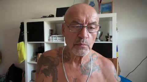 Snapshot of eddelmar chatting on May 24, 2:44 pm eddelmar online show from May 24, 2:44 pm