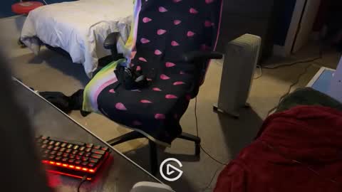 Snapshot of edgemeallnight chatting on February 4, 6:19 am edgemeallnight online show from February 4, 6:19 am