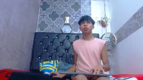 edi_stwix18 online show from April 14, 3:01 am