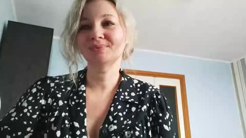 edithmanning online show from February 27, 6:46 am