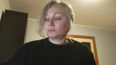 edithmanning online show from May 1, 5:50 pm