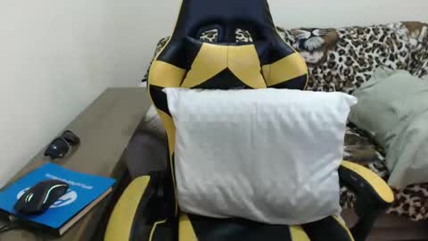 Snapshot of eduardobrain7 chatting on October 19, 4:46 am eduardobrain7 online show from October 19, 4:46 am