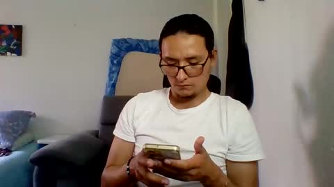 Snapshot of edward1996527421 chatting on May 9, 7:19 pm edward1996527421 online show from May 9, 7:19 pm