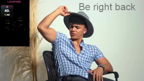 Snapshot of edward__clarck chatting on February 25, 6:03 am EDWARD CLARCK online show from February 25, 6:03 am