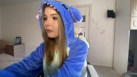 Snapshot of eestipixies chatting on May 16, 4:53 am Lili online show from May 16, 4:53 am