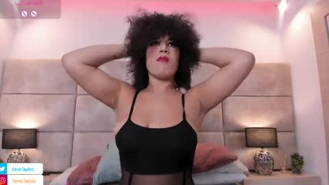 Snapshot of eevee_taylor chatting on June 5, 3:02 am Eevee online show from June 5, 3:02 am