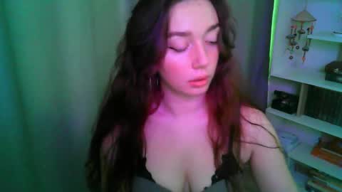 Snapshot of effie_balconii chatting on October 13, 11:32 am effie_balconii online show from October 13, 11:32 am