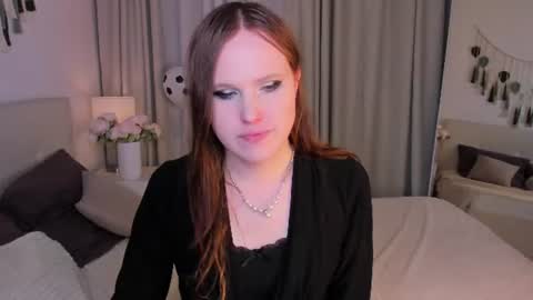 Snapshot of effiemur chatting on July 9, 9:30 pm Effie Mur online show from July 9, 9:30 pm