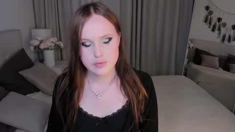 Snapshot of effiemur chatting on July 10, 9:39 pm Effie Mur online show from July 10, 9:39 pm