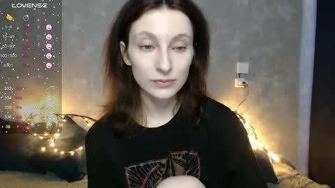 Snapshot of effy_gray chatting on March 2, 2:30 am Anna online show from March 2, 2:30 am