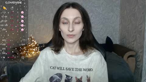 Snapshot of effy_gray chatting on October 4, 12:30 am Anna online show from October 4, 12:30 am