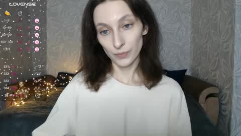 Snapshot of effy_gray chatting on October 9, 5:27 am Anna online show from October 9, 5:27 am