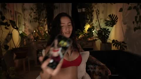 Effy online show from May 19, 1:11 am