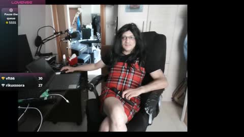 efi_crossou online show from September 12, 12:16 pm