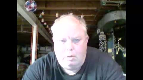 Snapshot of efriff chatting on June 6, 11:15 am efriff online show from June 6, 11:15 am