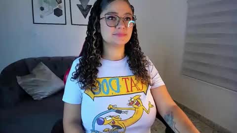 Snapshot of efy_lopez chatting on January 9, 12:30 pm efy_lopez online show from January 9, 12:30 pm