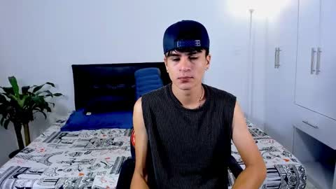 Snapshot of eiden_allenx1 chatting on December 23, 11:36 am eiden_allenx1 online show from December 23, 11:36 am