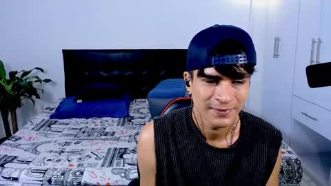 Snapshot of eiden_allenx1 chatting on December 23, 2:50 pm eiden_allenx1 online show from December 23, 2:50 pm