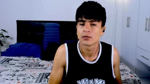 Snapshot of eiden_allenx1 chatting on December 24, 12:11 pm eiden_allenx1 online show from December 24, 12:11 pm