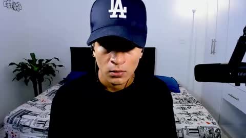 Snapshot of eiden_allenx1 chatting on December 27, 2:22 pm eiden_allenx1 online show from December 27, 2:22 pm