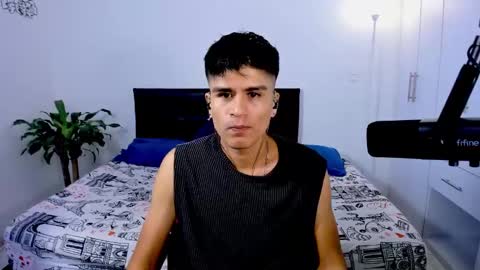Snapshot of eiden_allenx1 chatting on December 27, 7:24 pm eiden_allenx1 online show from December 27, 7:24 pm