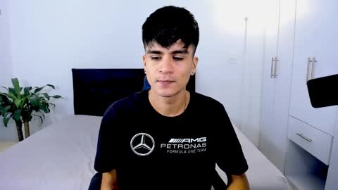 Snapshot of eiden_allenx1 chatting on January 2, 2:02 pm eiden_allenx1 online show from January 2, 2:02 pm