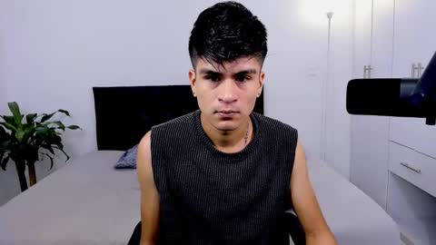 Snapshot of eiden_allenx1 chatting on January 6, 10:46 am eiden_allenx1 online show from January 6, 10:46 am