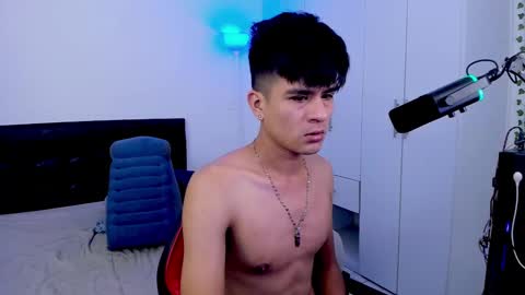Snapshot of eiden_allenx1 chatting on January 28, 10:23 am eiden_allenx1 online show from January 28, 10:23 am