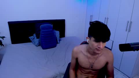 Snapshot of eiden_allenx1 chatting on January 31, 2:17 pm eiden_allenx1 online show from January 31, 2:17 pm