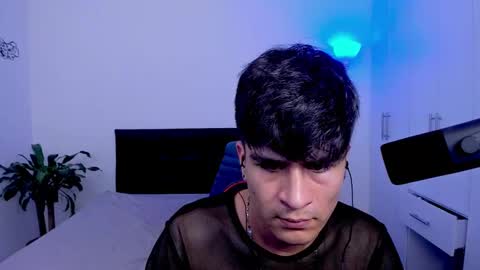 Snapshot of eiden_allenx1 chatting on February 4, 2:53 pm eiden_allenx1 online show from February 4, 2:53 pm
