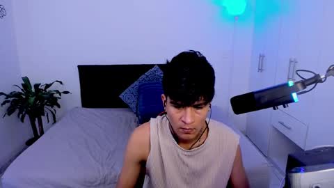 Snapshot of eiden_allenx1 chatting on February 6, 4:14 pm eiden_allenx1 online show from February 6, 4:14 pm