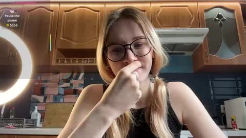 eileencrowday online show from April 14, 3:01 am